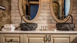 Bathroom - Wine Dark Sea Villa Santorini (Malevizi)