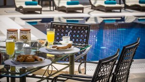 Outdoor dining - Wine Dark Sea Villa Artemis (Malevizi)