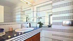 Bathroom - Villa Take Off (Saronikos)