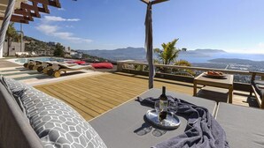 Outdoor dining - Villa Take Off (Saronikos)