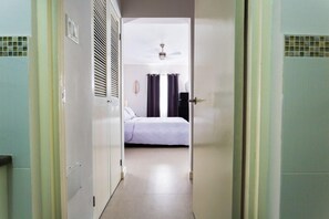 Room - Kingston Luxury Guest Apt At Sullivan (Kingston)