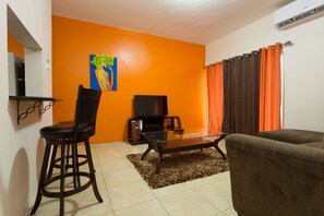 Living area - The Embassy Luxury Apt Crystal Towers Ii (Kingston)