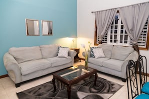 Living area - El Azure De Barbican (Kingston)