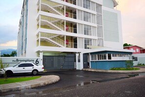 Exterior - New Kingston Luxury Apt The Bromptons (Kingston)
