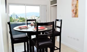Dining - New Kingston Luxury Apt The Bromptons (Kingston)