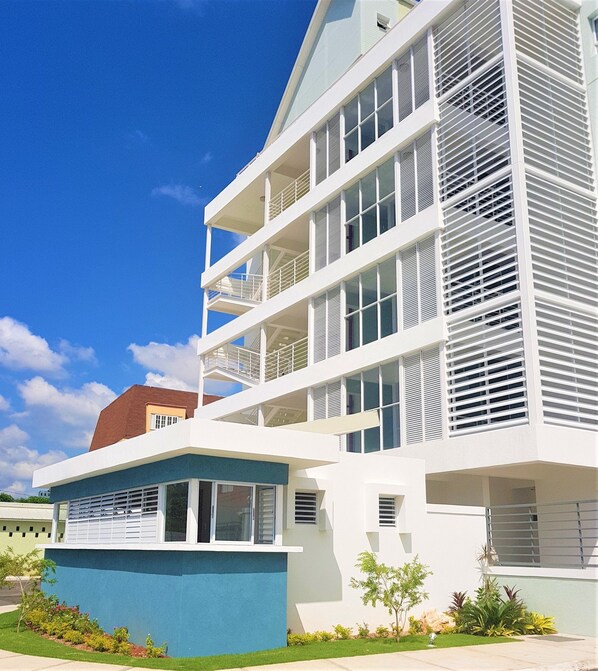Exterior - New Kingston Luxury Apt The Bromptons (Kingston)