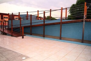 Property grounds - New Kingston Luxury Apt The Bromptons (Kingston)