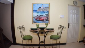 Dining - New Kingston Guest Apt At Evans (Kingston)