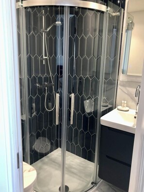 Bathroom - Lazy Waves Boutique B&B (Newquay)