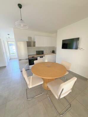 Private kitchen - Vrbo Property (Bastelicaccia)