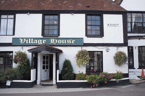 Exterior detail - Village House Hotel - Inn (Worthing)