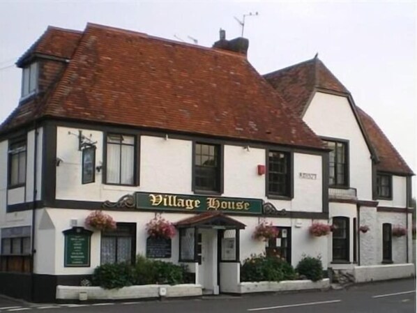 Exterior - Village House Hotel - Inn (Worthing)
