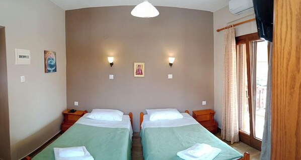 Room - Prosforio (Aristotelis)