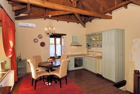 Private kitchen - Villa Ortansia (South Pelion)