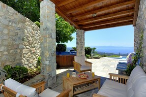 Unclassified image, 3 of 18, button - Villa Ortansia (South Pelion)
