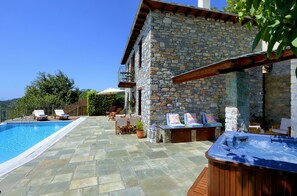 Unclassified image, 5 of 18, button - Villa Ortansia (South Pelion)