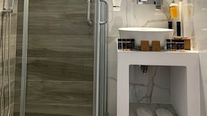 Bathroom - Virginia Pension (Tinos)