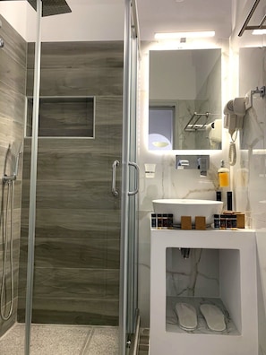 Bathroom - Virginia Pension (Tinos)