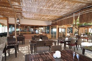 Tempat makan luar