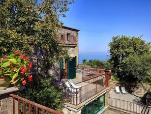 Unclassified image, 2 of 29, button - Villa Vesuvio (Massa Lubrense)