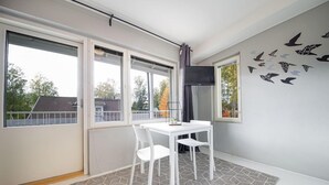 Dining - Forenom Apartments Vantaa Rajakylä (Vantaa)