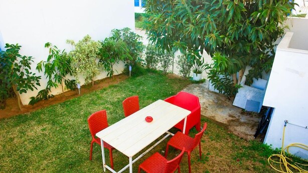 Outdoor dining - The View (La Marsa)