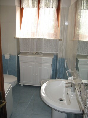 Bathroom - Villa Patrizia (Torri del Benaco)