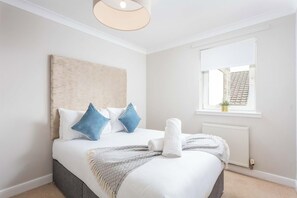 Room - Carrick Retreat - Donnini Apartments (Ayr)
