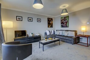 Living area - Carrick Retreat - Donnini Apartments (Ayr)