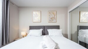 Room - Harbour House - Donnini Apartments (Ayr)