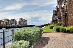 Unclassified image, 5 of 33, button - Harbour House - Donnini Apartments (Ayr)