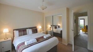 Room - Harbour House - Donnini Apartments (Ayr)