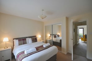 Room - Harbour House - Donnini Apartments (Ayr)