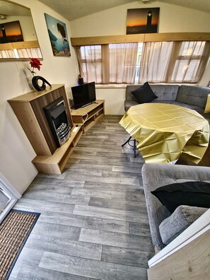 Unclassified image, 3 of 11, button - CocoTony cosy 3bed home from home (Towyn)