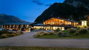 Exterior - Mt Cook Lodge and Motel (Mount Cook)