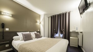Unclassified image, 3 of 80, button - Axe Hotel (La Rochelle)