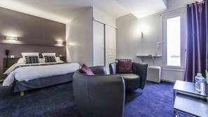 Unclassified image, 2 of 80, button - Axe Hotel (La Rochelle)