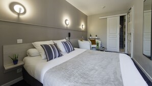 Unclassified image, 4 of 80, button - Axe Hotel (La Rochelle)