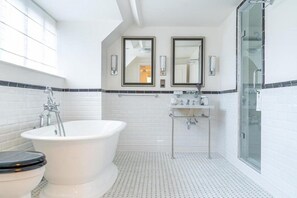 Bathroom - Monkey Island Estate (Maidenhead)
