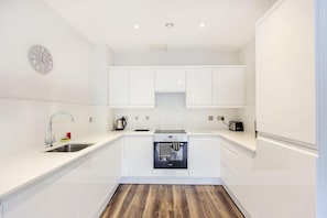 Private kitchen - City Stay Apartments - Centro (Milton Keynes)