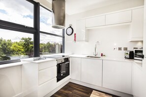 Private kitchen - City Stay Apartments - Centro (Milton Keynes)