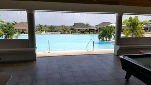 حمام سباحة