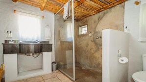 Bathroom - De Poort Country Lodge (Oudtshoorn)
