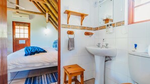 Bathroom - De Poort Country Lodge (Oudtshoorn)