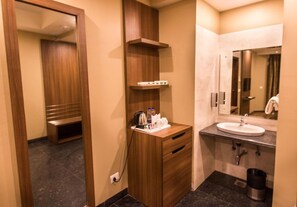 Bathroom - Le Roi (Kanthi)