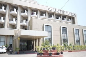Exterior - Le Roi (Kanthi)