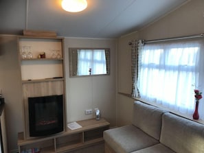 Living area - Laekjarkot Rooms And Cottages (Borgarbyggð)