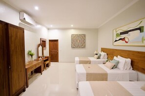 Room - Poinciana Resort (Tejakula)