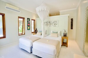 Room - Poinciana Resort (Tejakula)