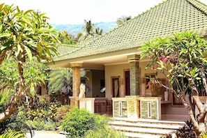 Exterior - Poinciana Resort (Tejakula)